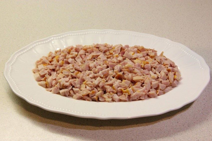 Салат с рукколой и куриной печенью и кедровыми орешками