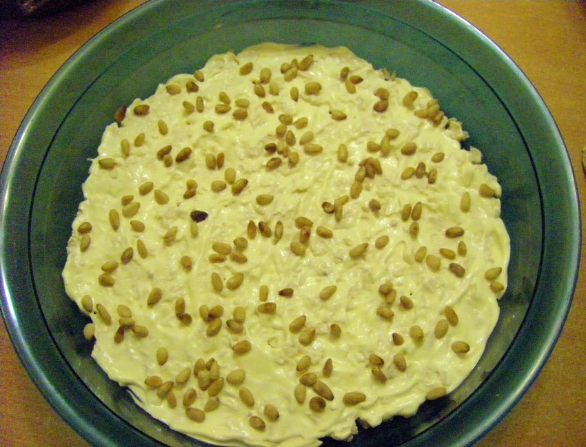 Салат с говядиной и кедровыми орешками