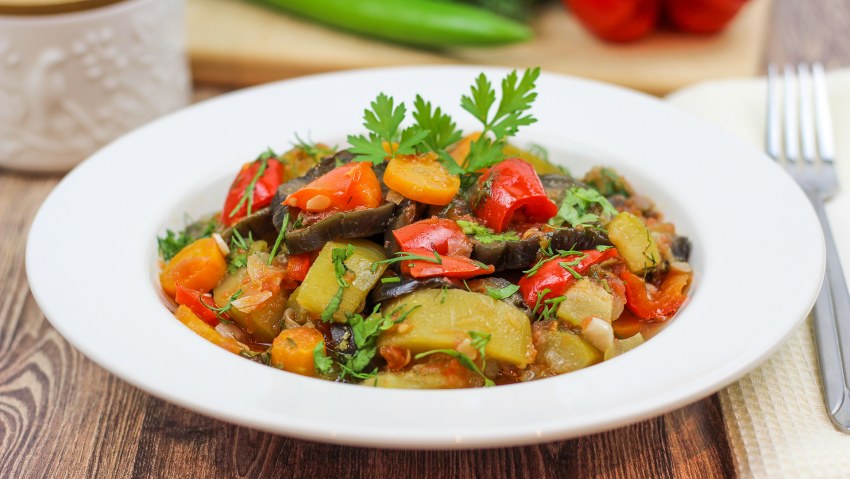 Овощное рагу с цукини и баклажанами