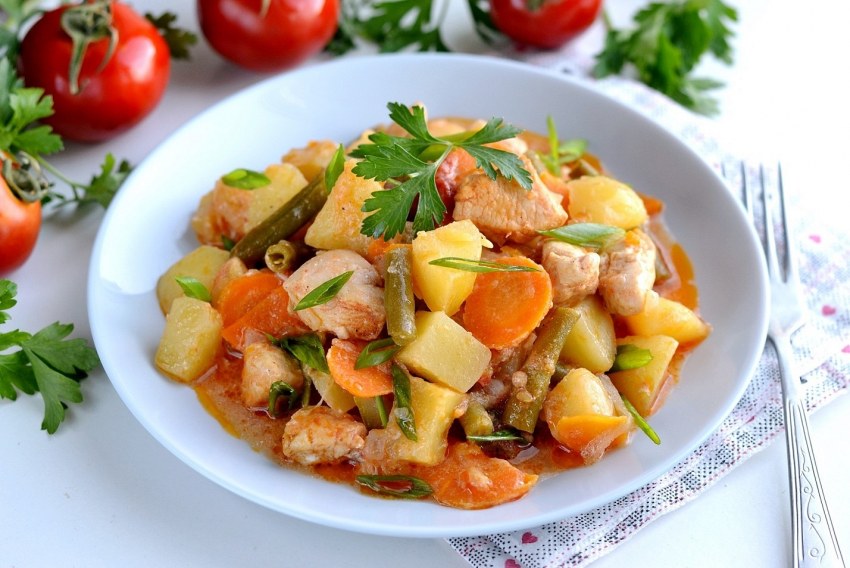 Овощное рагу с куриной грудкой