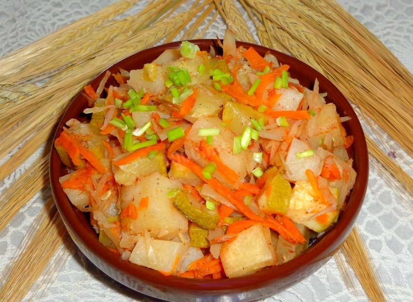 Овощное рагу с капустой и картошкой