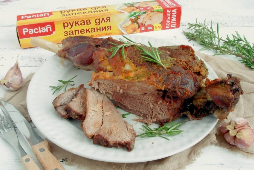 Баранья нога с розмарином