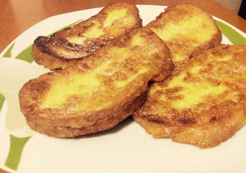 Гренки с яйцом и сахаром