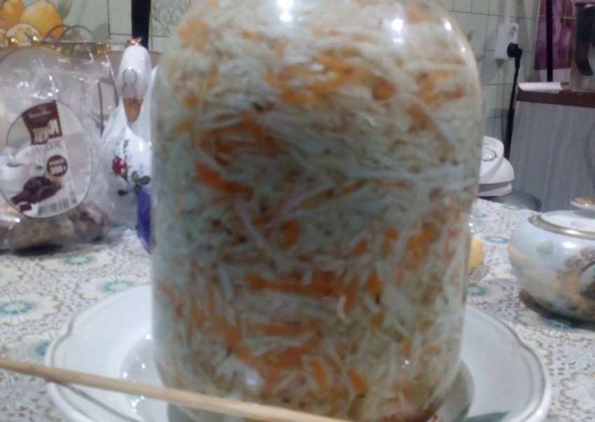 Квашеная капуста под металлической крышкой