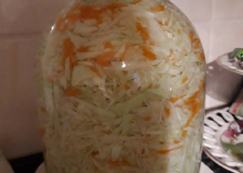 Капуста квашеная вбанку