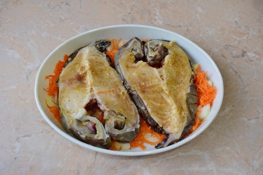 Зубатка запеченная с овощами