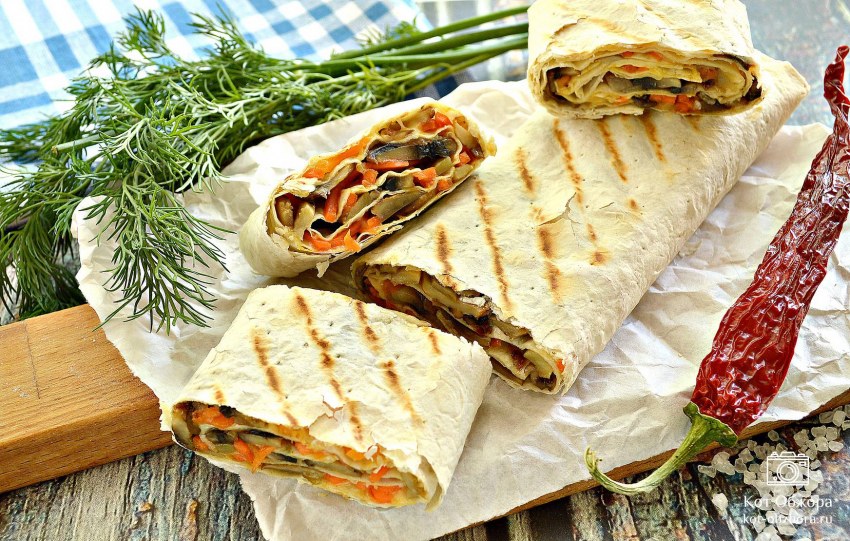 Лаваш с сыром и зеленью на мангале