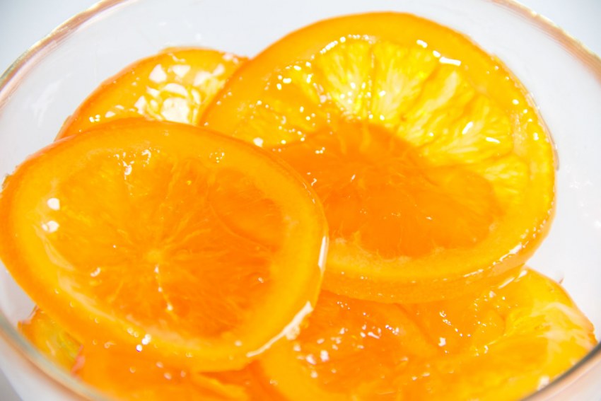 Надпись en las Mandarinas se esconde la Dulce infancia de las naranjas