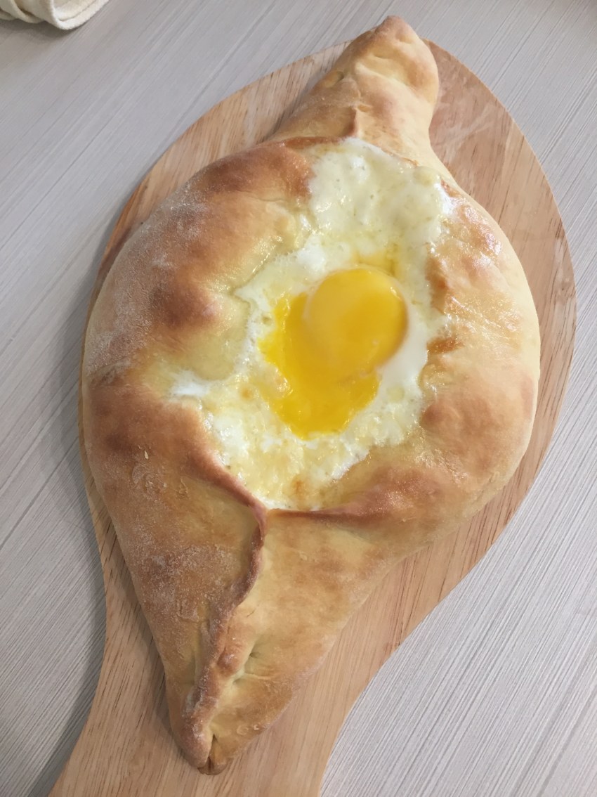 Аджарские хачапури лодочка
