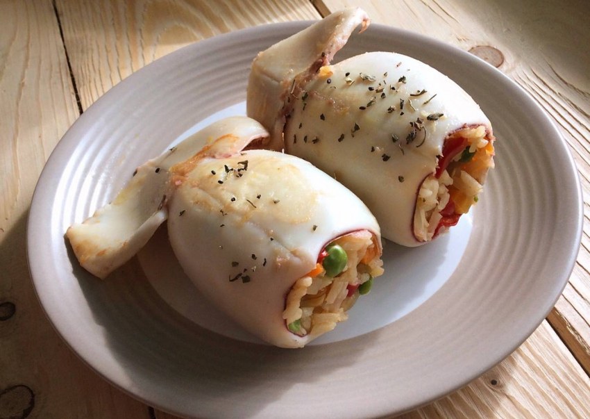 Шампиньоны фаршированные кальмарами
