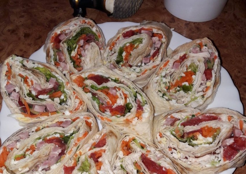 Рулетики из лаваша с курицей