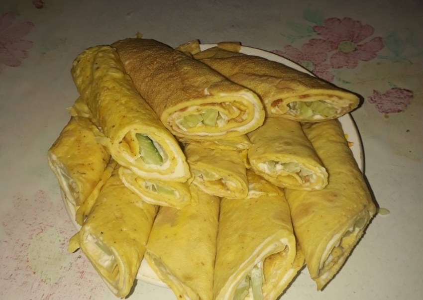 Яичный рулет на сковороде