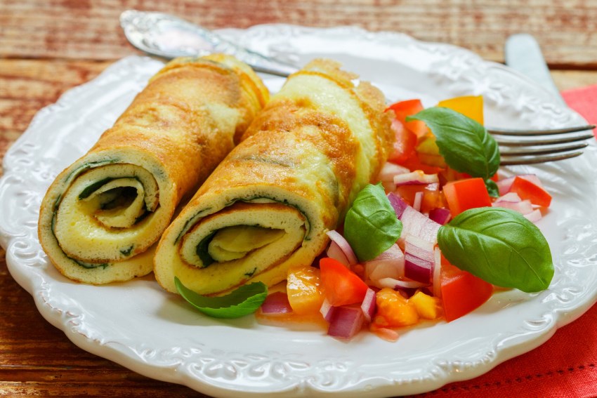 Омлетный рулет закусочный