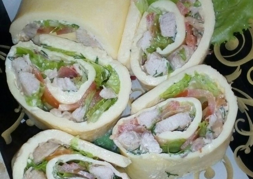 Яичный рулет с начинкой