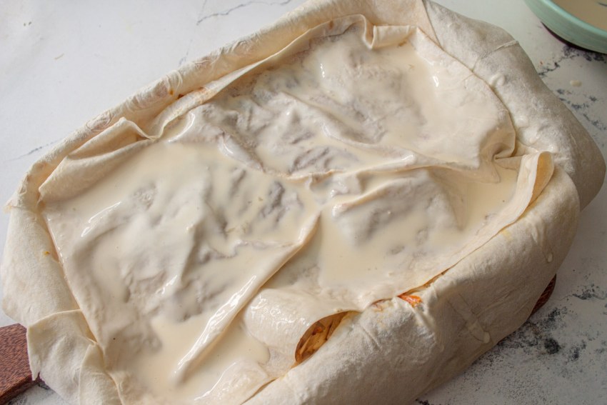 Рваный пирог из лаваша с капустой