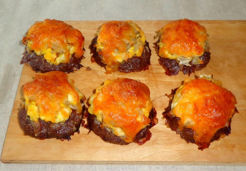 Стожки из фарша в духовке с картошкой и грибами