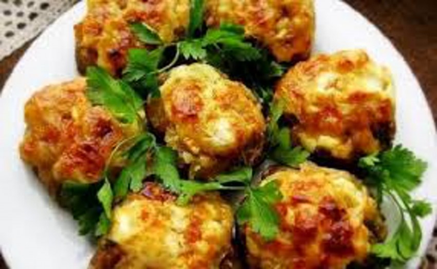 Стожки из фарша с помидорами и сыром