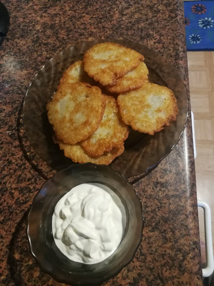 Драники с грибной подливкой