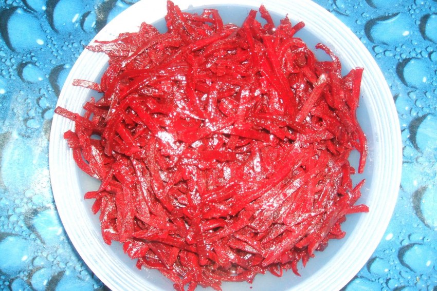 Салат с мясом и свеклой