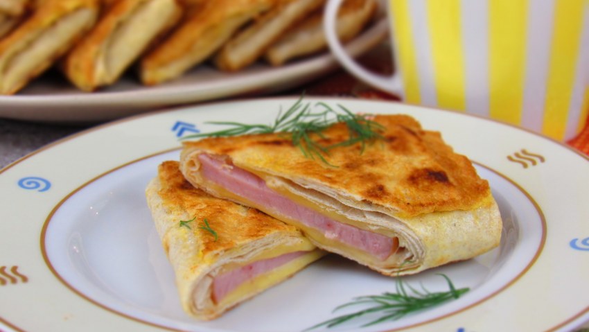 Лавашные конвертики с ветчиной и сыром
