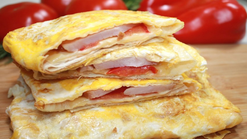 Конвертики из лаваша с сыром и колбасой