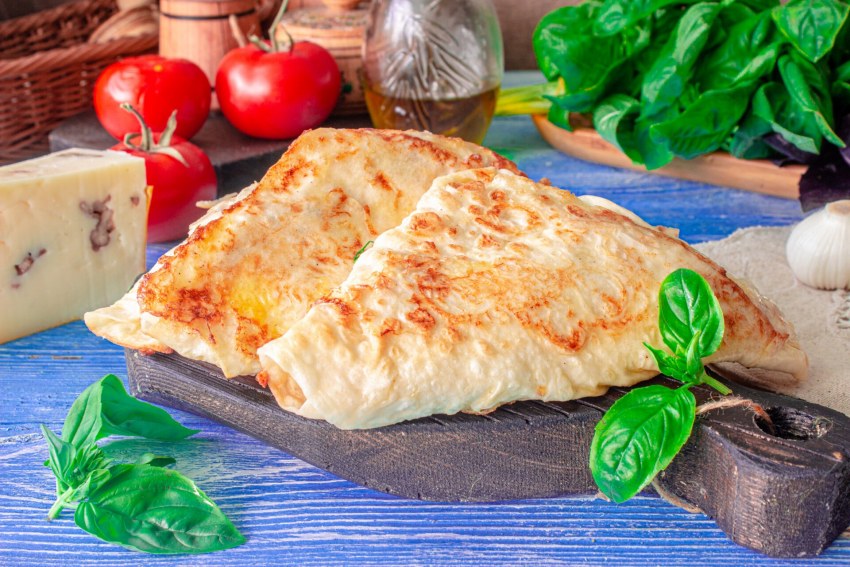 Яичные конвертики с сыром и ветчиной