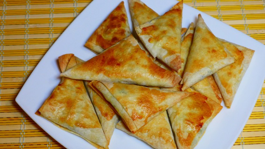 Конвертики из лаваша с сыром и ветчиной