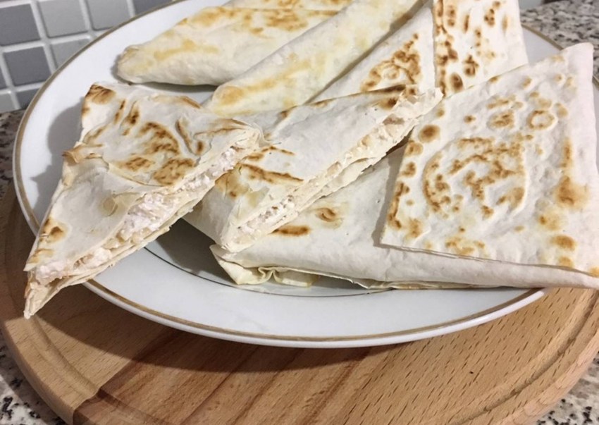 Заворачиваем лаваш с начинкой