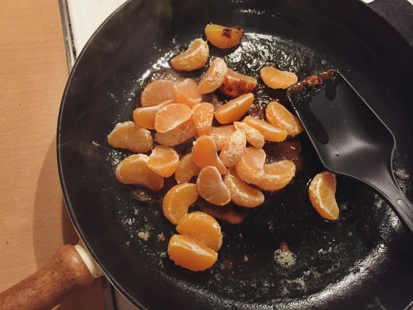 Жареные мандарины на сковороде