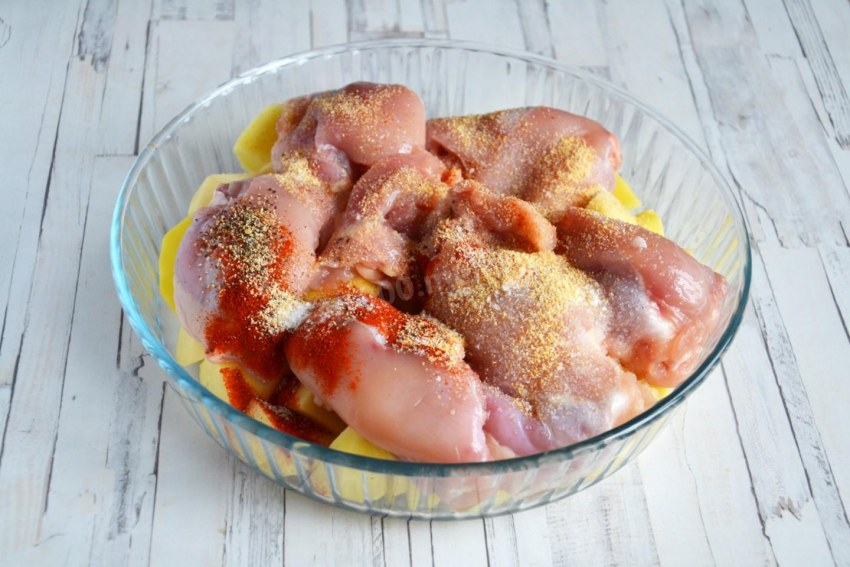 Бедрышки куриные с картошкой в духовке