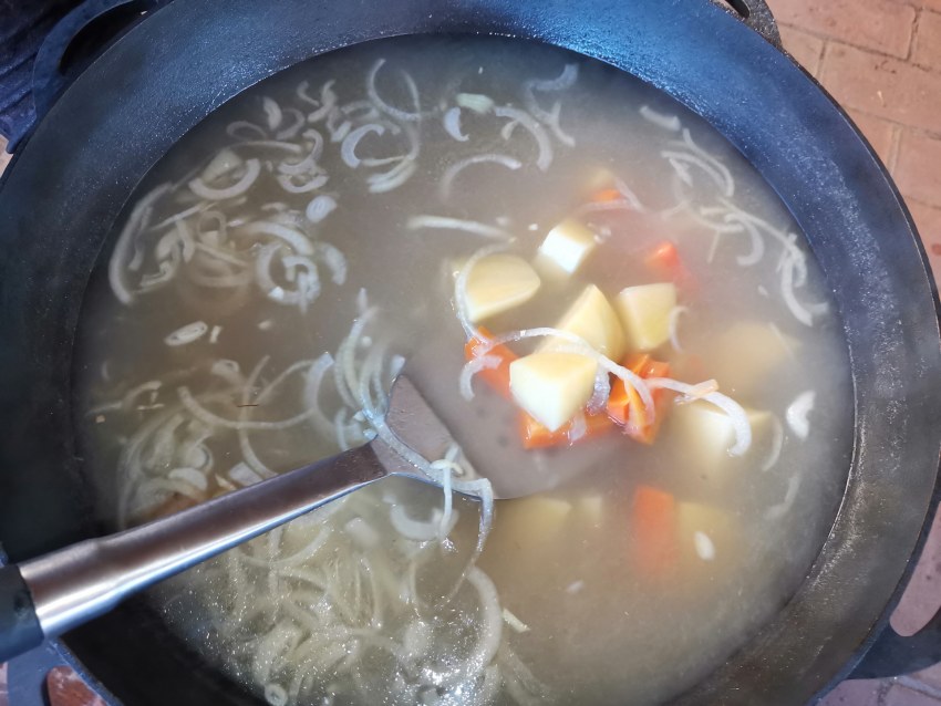 Уха по-царски с расстегаями