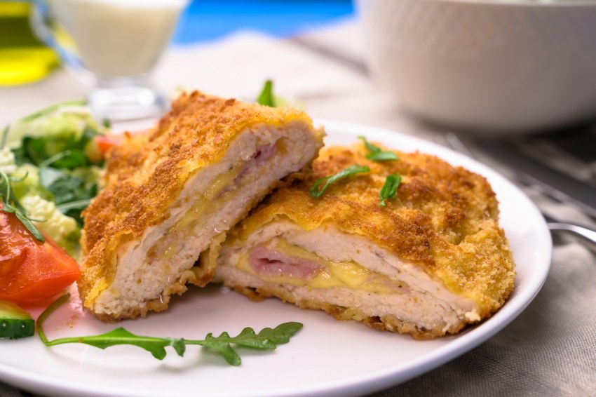 Кордон-Блю из курицы с сыром и ветчиной