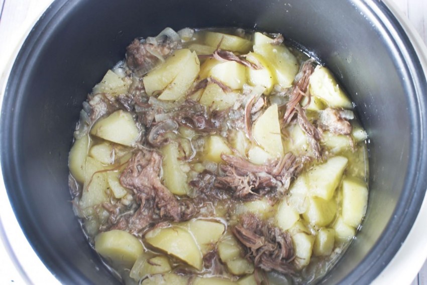 Картофель с тушенкой