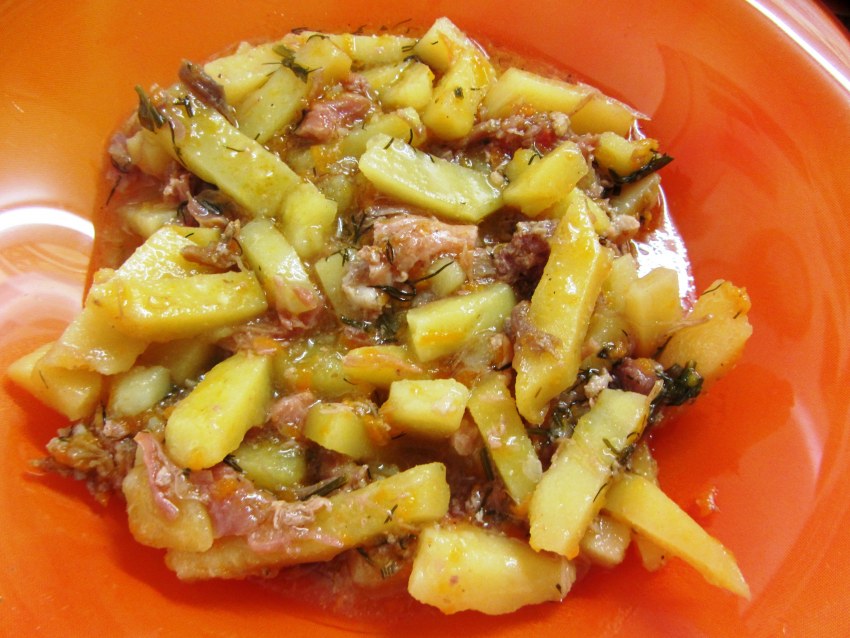 Тушёная картошка с тушёнкой