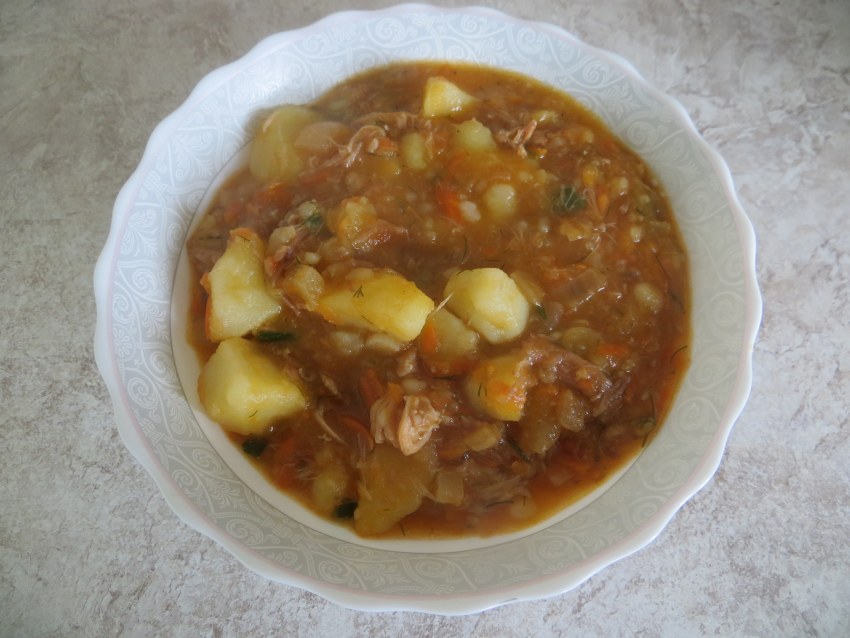 Картофель тушеный с тушенкой