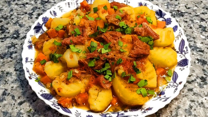Тушеная картошка с фаршем
