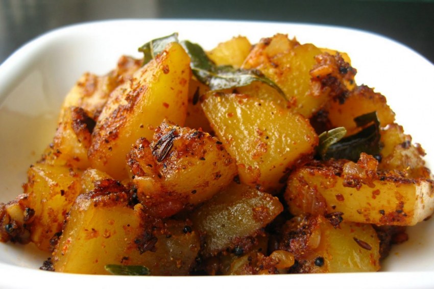 Вареная картошка с тушенкой