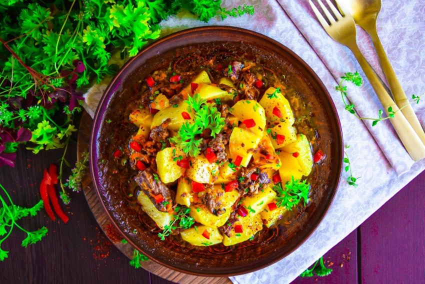 Картошка с тушенкой в мультиварке