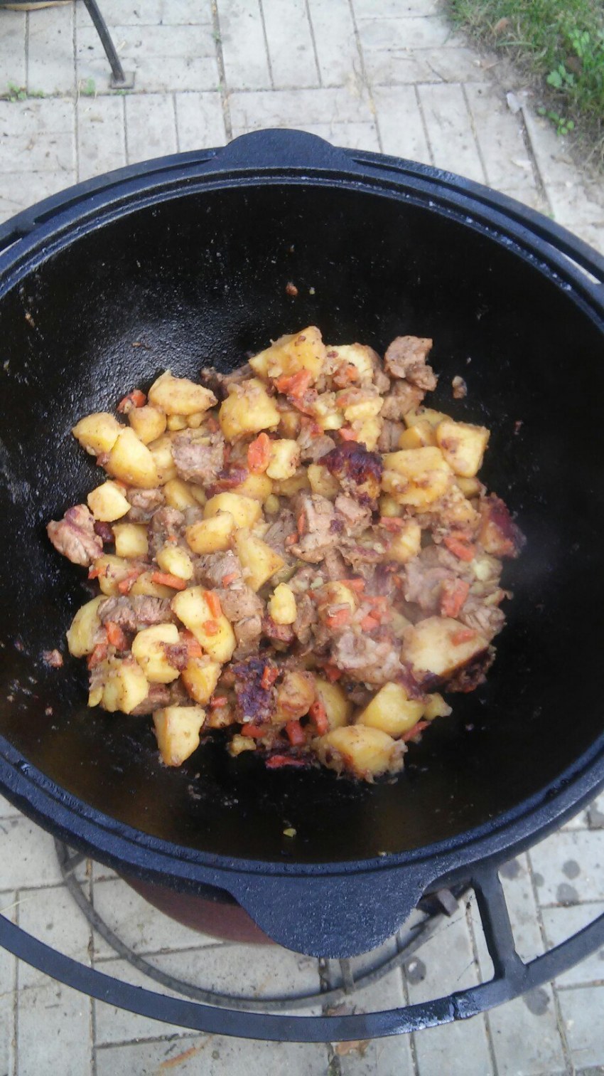 Картошка по деревенски с сырным соусом