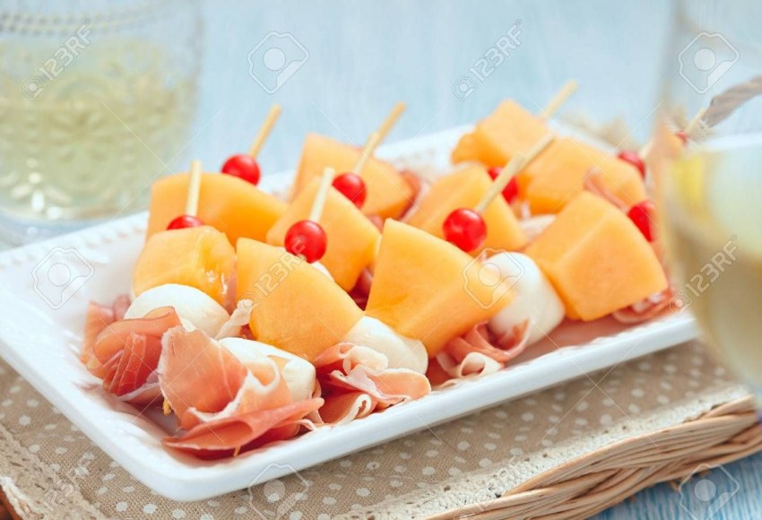 Канапе Парма с дыней