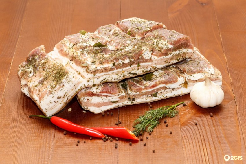 Грудинка соленая с чесноком