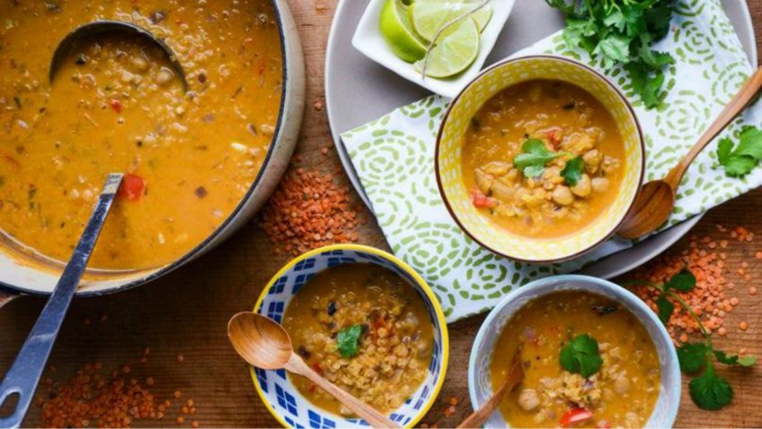 Чечевица тушенная с тыквой и овощами
