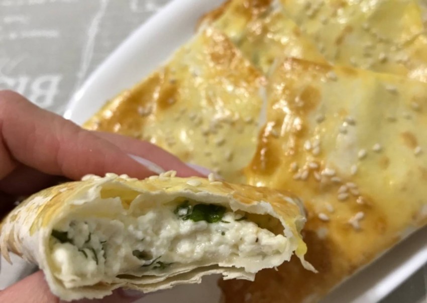 Лаваш с творогом и сыром и зеленью