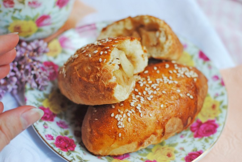 Пионы и вишня
