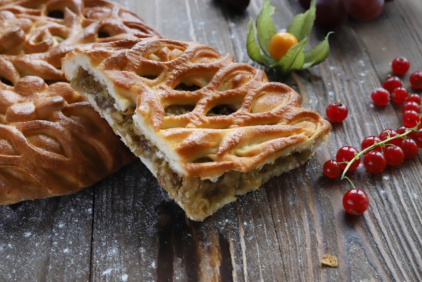 Миска с нарезанными яблоками