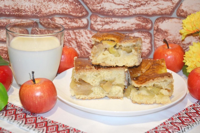 Пирог с яблочной начинкой