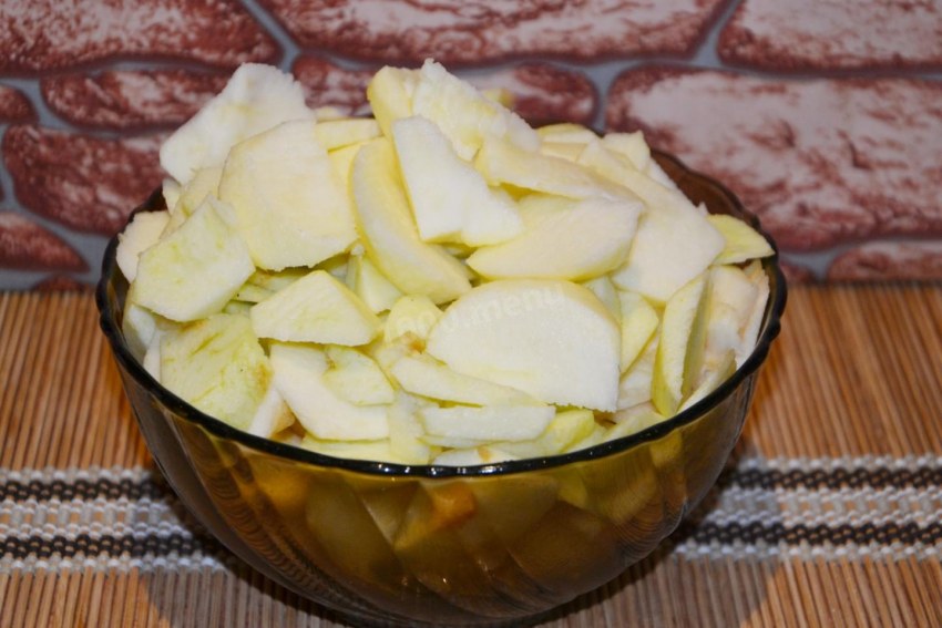 Заливной пирог с яблоками
