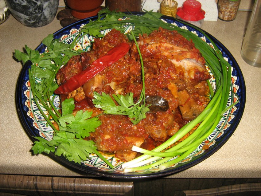 Мясо с овощами в казане