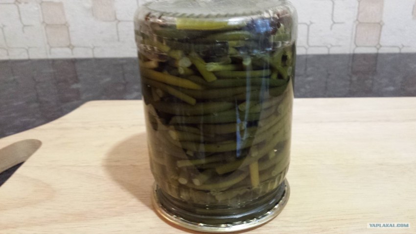 Стручки чеснока маринованные