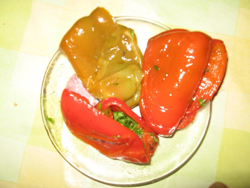 Болгарский перец с чесноком и зеленью